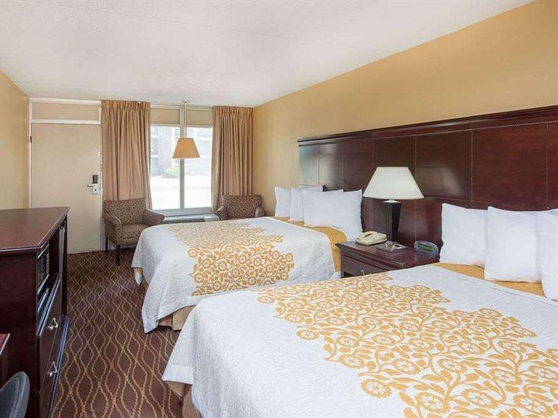 Days Inn By Wyndham Paducah Esterno foto